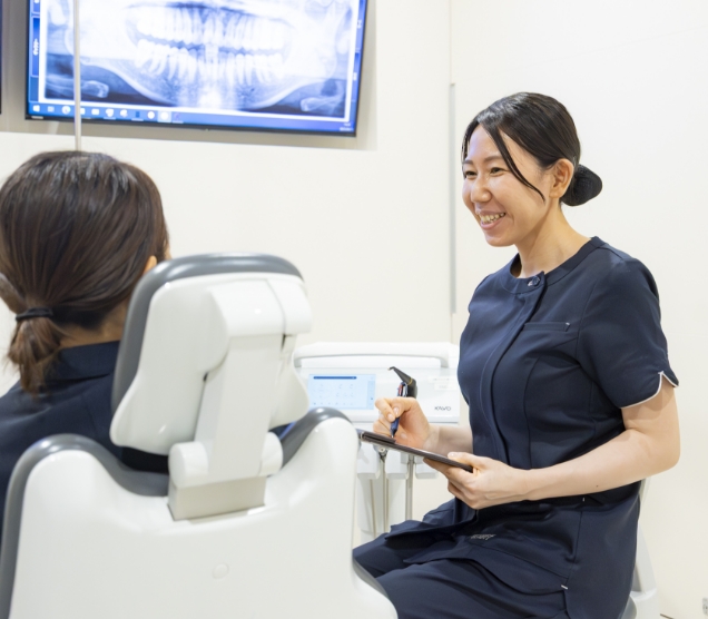 歯科治療の現場で患者を支える看護師